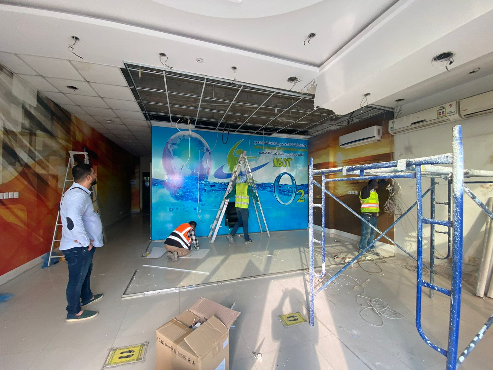 Hanjin team performing office remodeling work