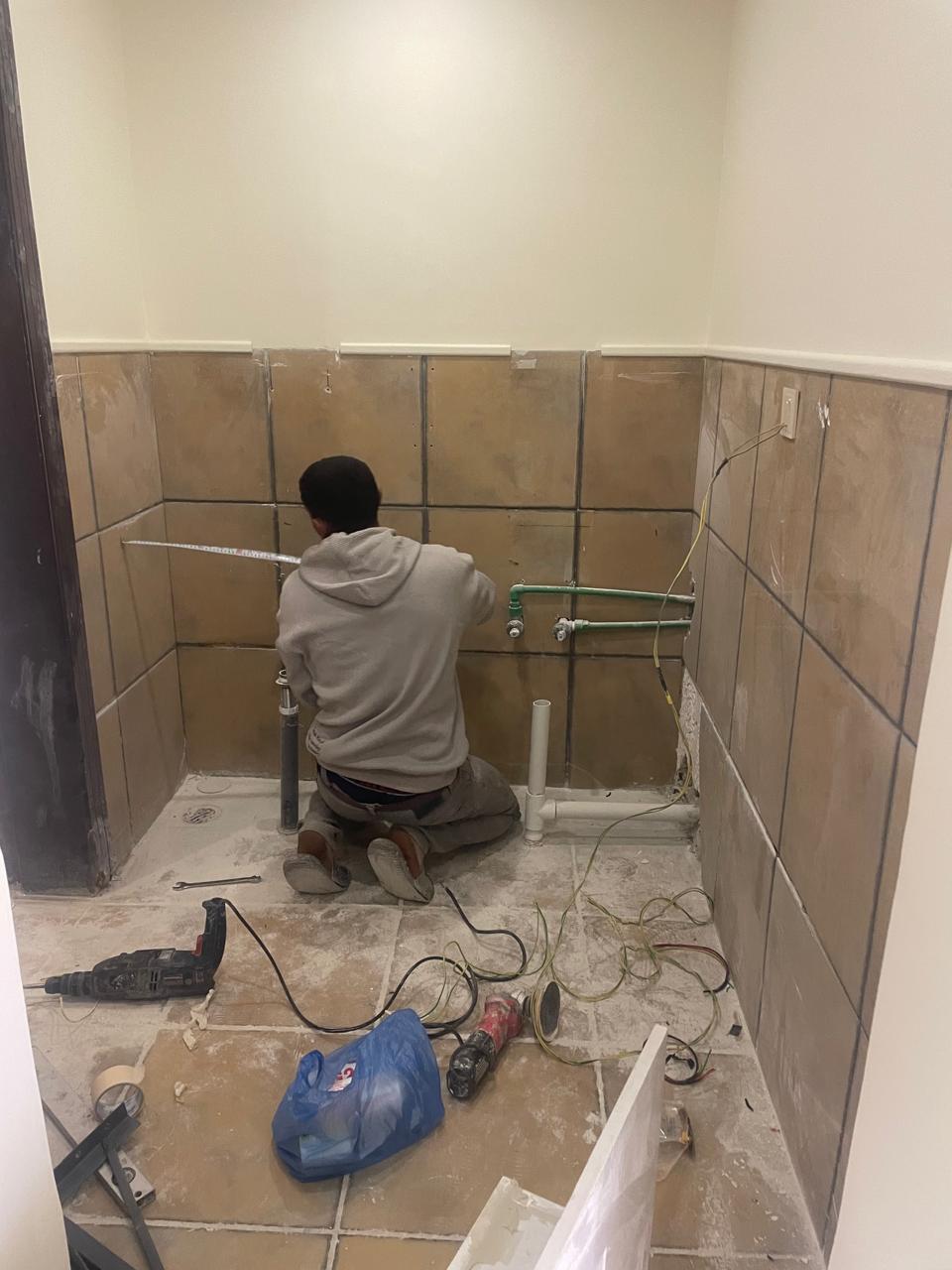 Office fit-out Riyadh - construction workers on site