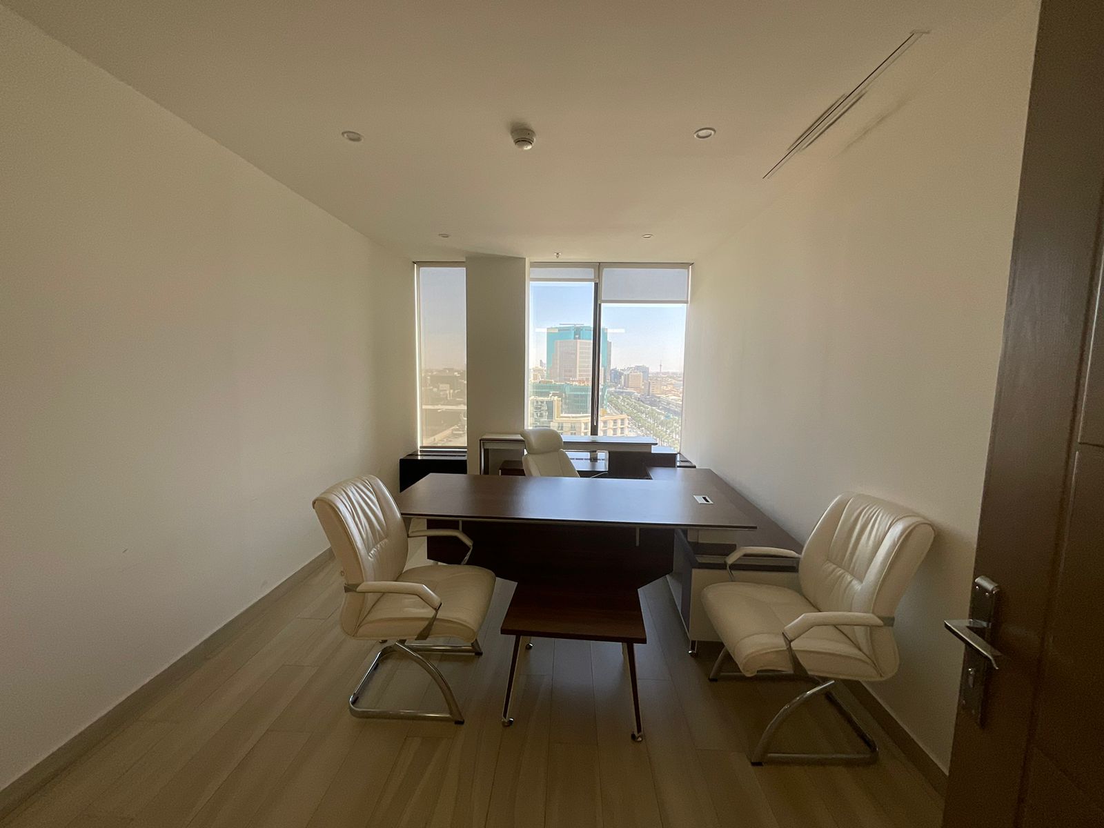 Office fit-out Riyadh before - Hanwha project open workspace