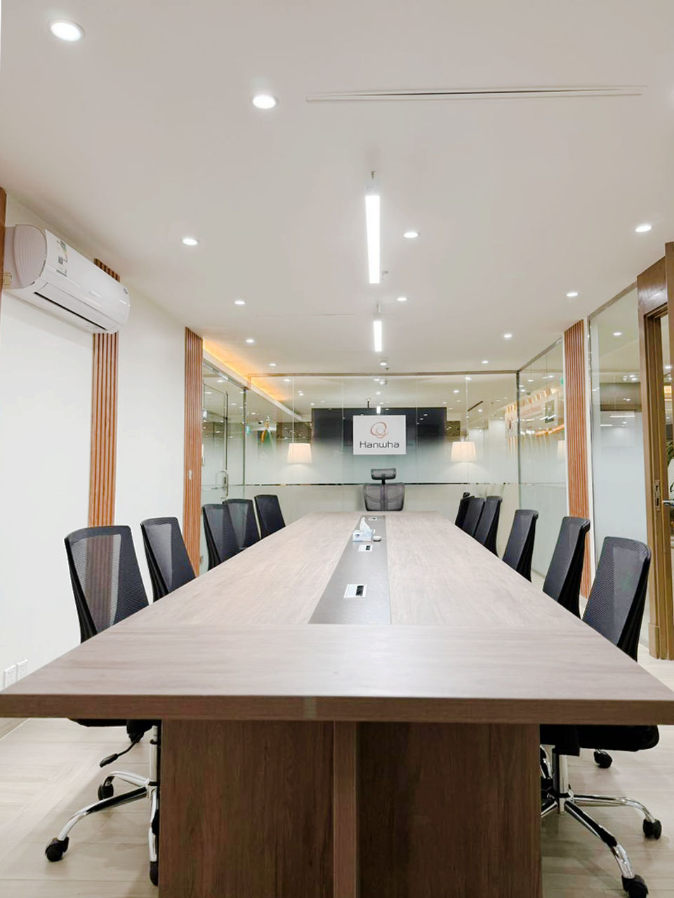 Office fit-out Riyadh modern workspace - Hanwha project