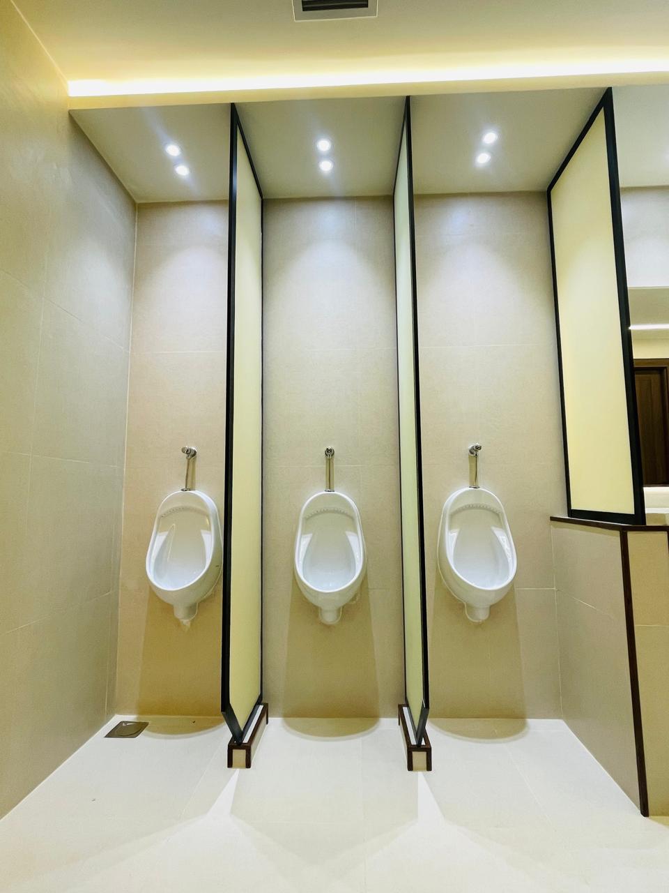 Office fit-out Riyadh – Upgraded restroom facilities, construction project